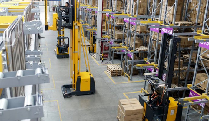 AGV:物流自動(dòng)化的核心機(jī)械設(shè)備（一）（無(wú)線充電）