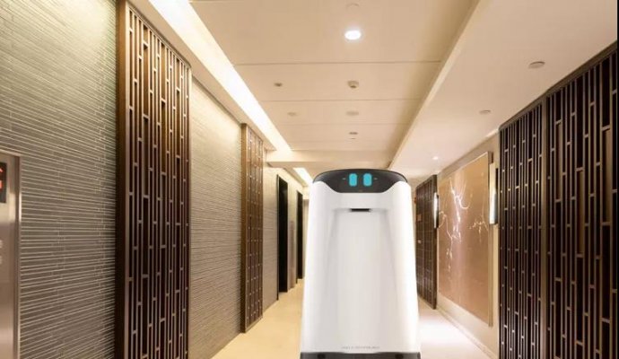 酒店服務機器人為您服務（無線充電）
