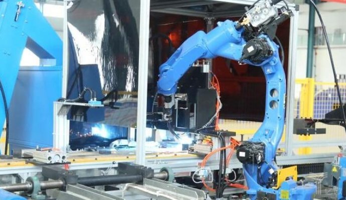 工業(yè)機器人智能制造的基礎（無線充電）