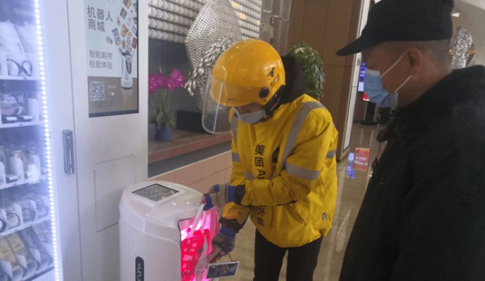 餐飲機器人讓送餐服務更智能（無線充電）