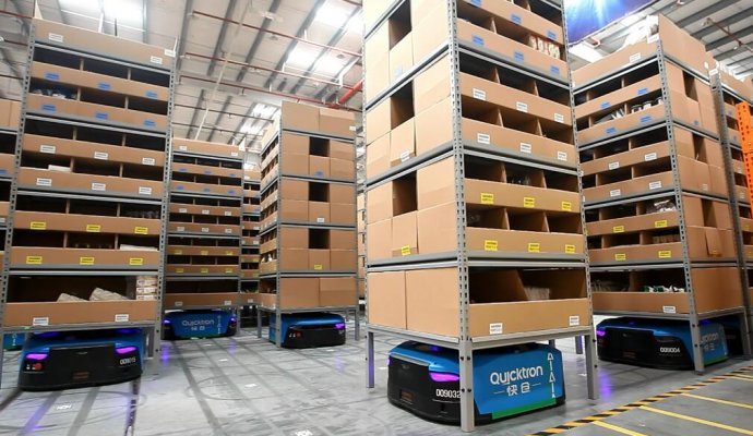 AGV搬運機器人：工業物流的多行業利器（無線充電）