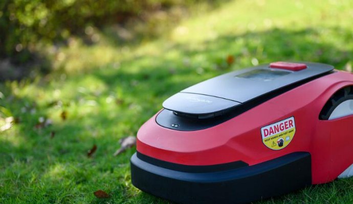 你知道嗎?戶外清掃機器人已經可以這樣充電了!(無線充電)