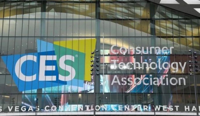 AI機器人助您享受無憂生活（無線充電）