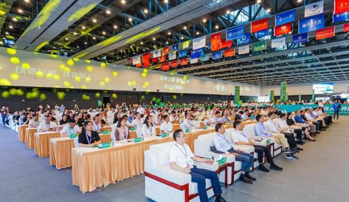 AMR自主移動(dòng)機(jī)器人:智能革命的四大核心戰(zhàn)場(chǎng)(無(wú)線充電)