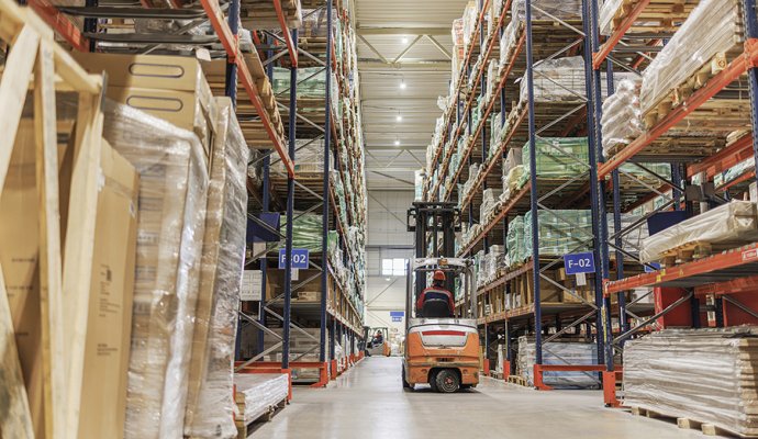 解鎖電商倉儲新動力:AGV/AMR 小車無線充電系統革新之路