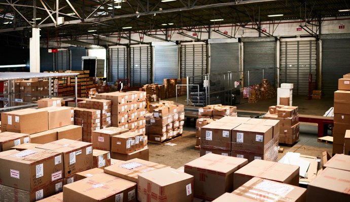 AGV小車(chē)磁耦合諧振式無(wú)線(xiàn)充電器:高效、安全、免接觸的能量補(bǔ)充方案