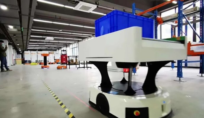 AGV 無線充電方案:科技賦能,開啟 AGV 充電的無線傳奇